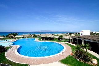 plaza-beach-hotel-swimming-pool-04
